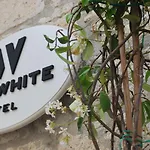 Otel The White 2*
