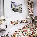 The White Otel 2*