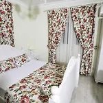 The White Otel 2*