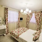 The White Otel 2*