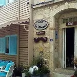 Otel The White
