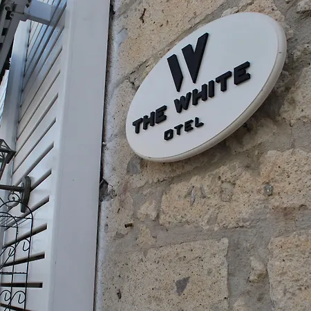 The White מלון אלאקאטי