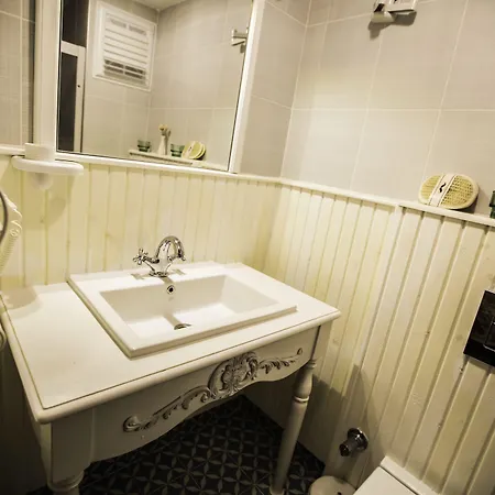 The White 2* Alacati