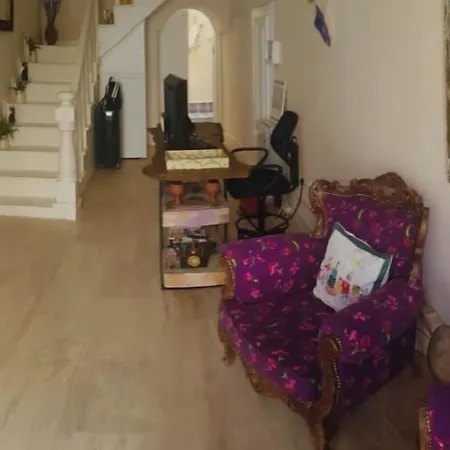 The White Отель 2*