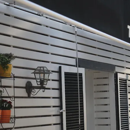 The White Отель