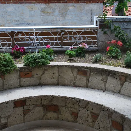 The White Отель 2*