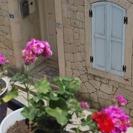 The White Отель