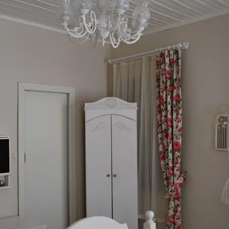 Otel The White 2*