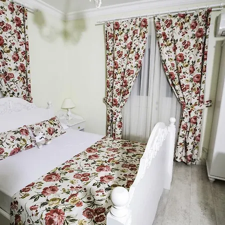 The White Отель 2*