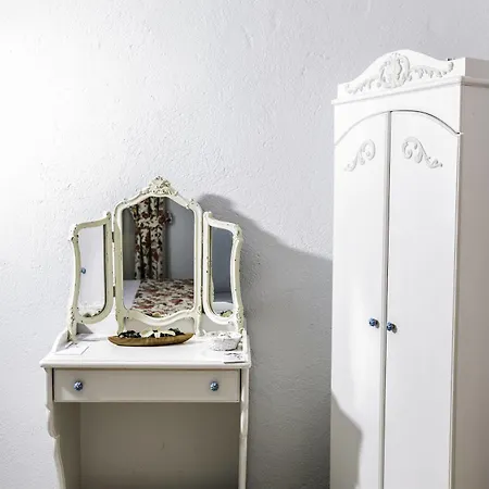 The White Отель 2*