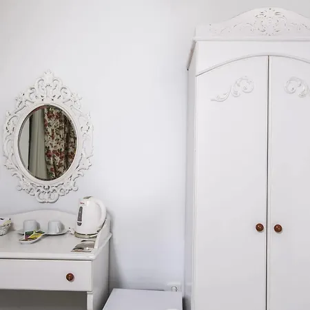 Отель The White 2*