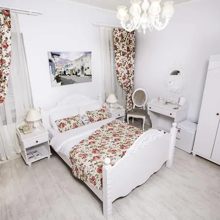 The White Отель